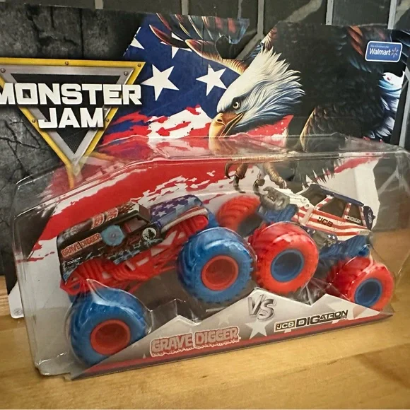 Grave Digger vs JCB Diggeron Toy Set - STARS AND STRIPES - Picture 2 of 2